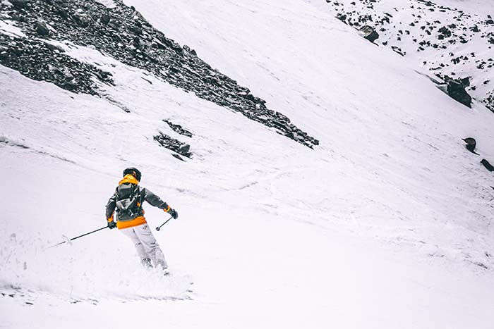 Skifahrer im Schnee