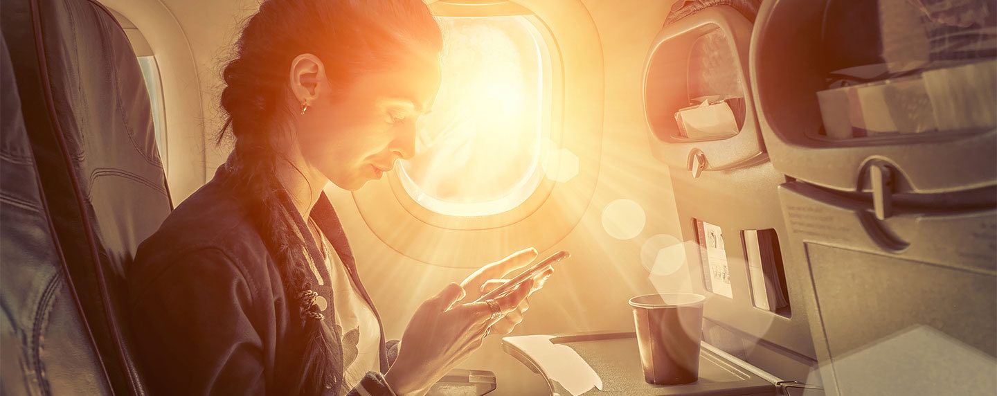 checkfelix WLAN-Kostencheck: So viel müssen Flugreisende für Internet an Bord der Airlines zahlen