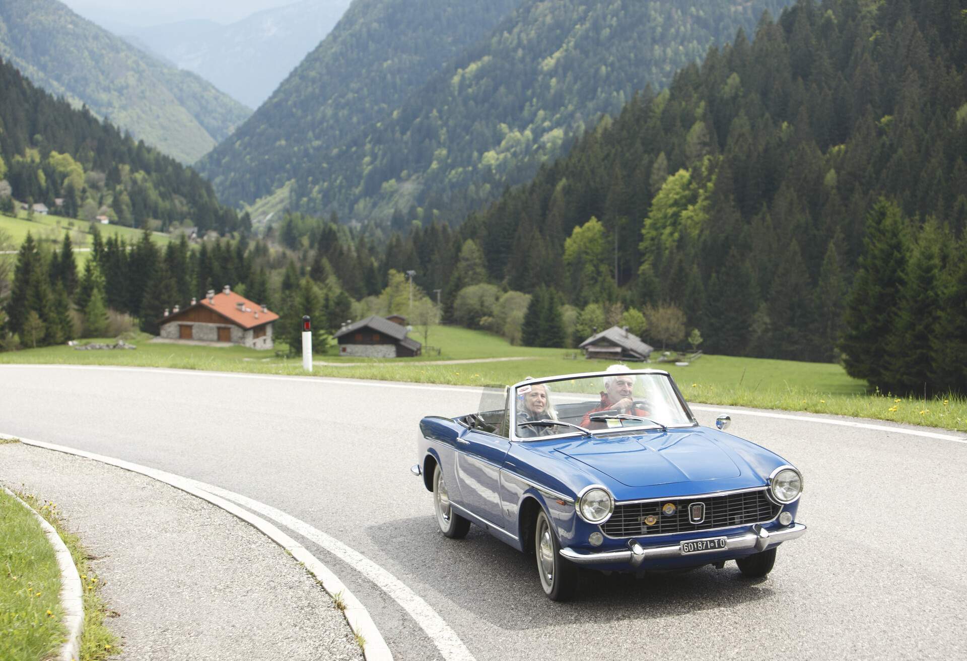 DEST_ITALY_THEME_CAR_PEOPLE_DRIVING_TRAVEL_ROADTRIP-GettyImages-126488331