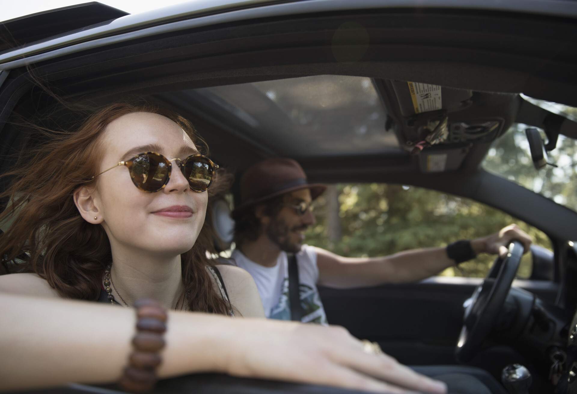 theme_car_driving_couple_gettyimages-753290697_universal_universal_within-usage-period_59491