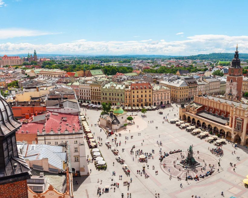 dest_poland_krakow_gettyimages-635899362_universal_within-usage-period_28019.jpg