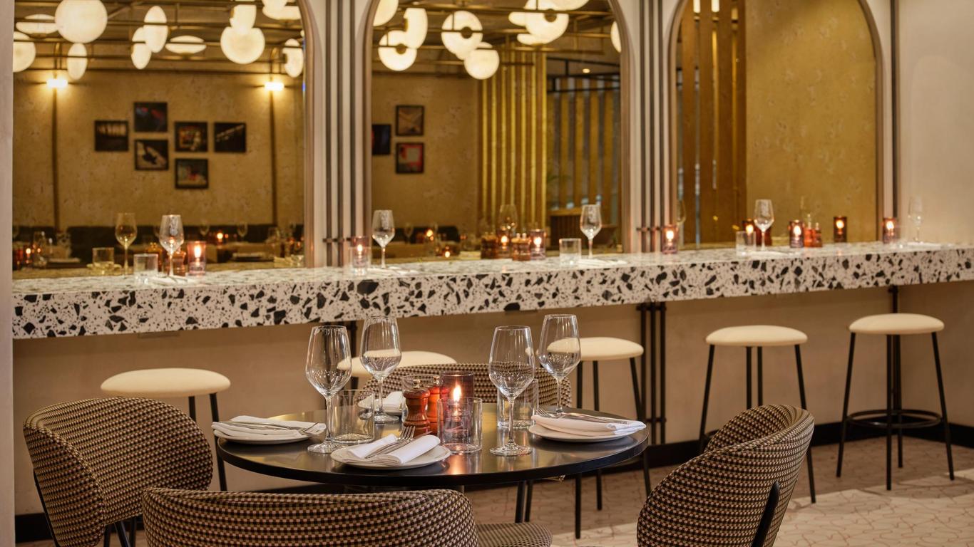 Montcalm East, Autograph Collection