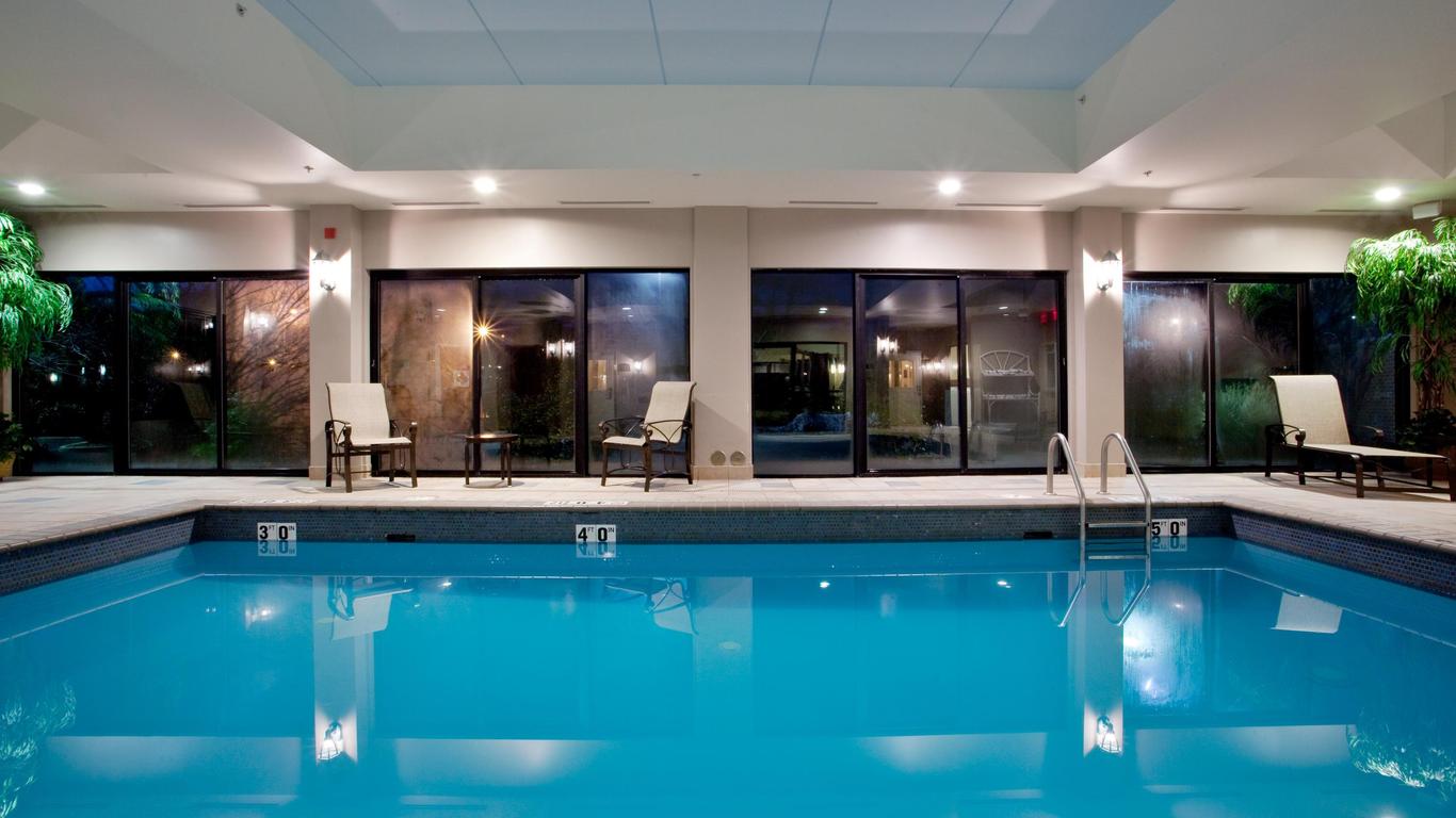 Holiday Inn Express & Suites Newport News, An IHG Hotel